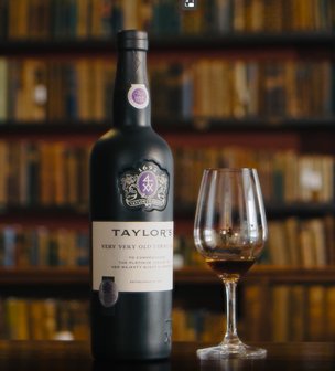 Taylor's Very Very Old Tawny Port - TO COMMEMORATE THE PLATINUM JUBILEE OF HER MAJESTY QUEEN ELIZABETH I I