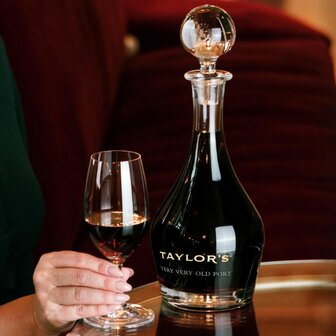 Taylor&#039;s Very Very Old Tawny Port - TO COMMEMORATE THE PLATINUM JUBILEE OF HER MAJESTY QUEEN ELIZABETH I I